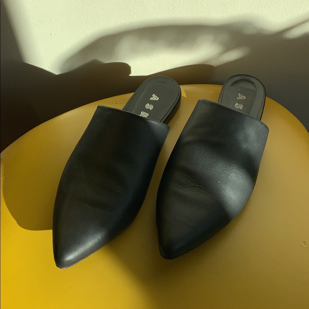 ✨ Aska Black Slip-On Pointed Toe Lee Flats